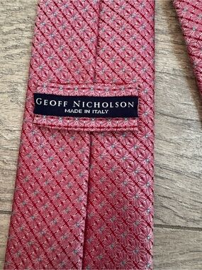 Geoff Nicholson Made in Italy Geometric Red Pink 100% Silk Tie Classic Men's 58